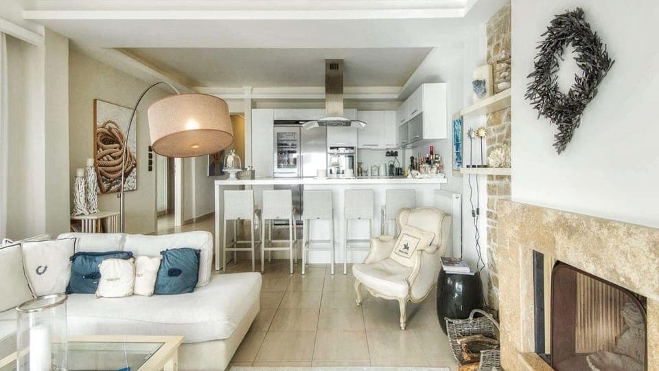 Kitchen or kitchenette, Living room, Seating area