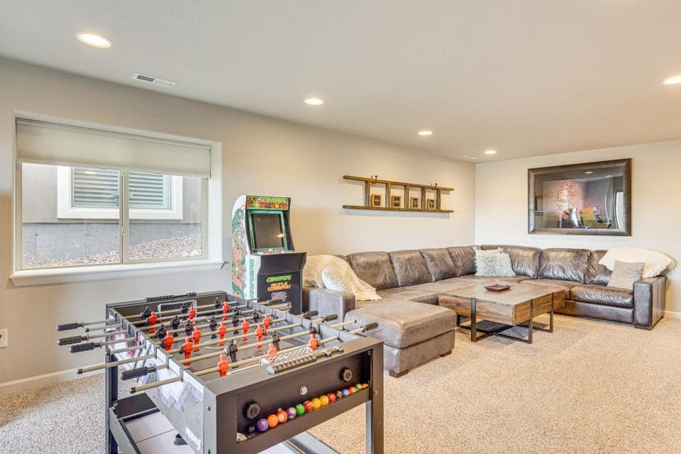 8 Mi to USAFA! Townhome w/ Game Room & Backyard House in Black Forest