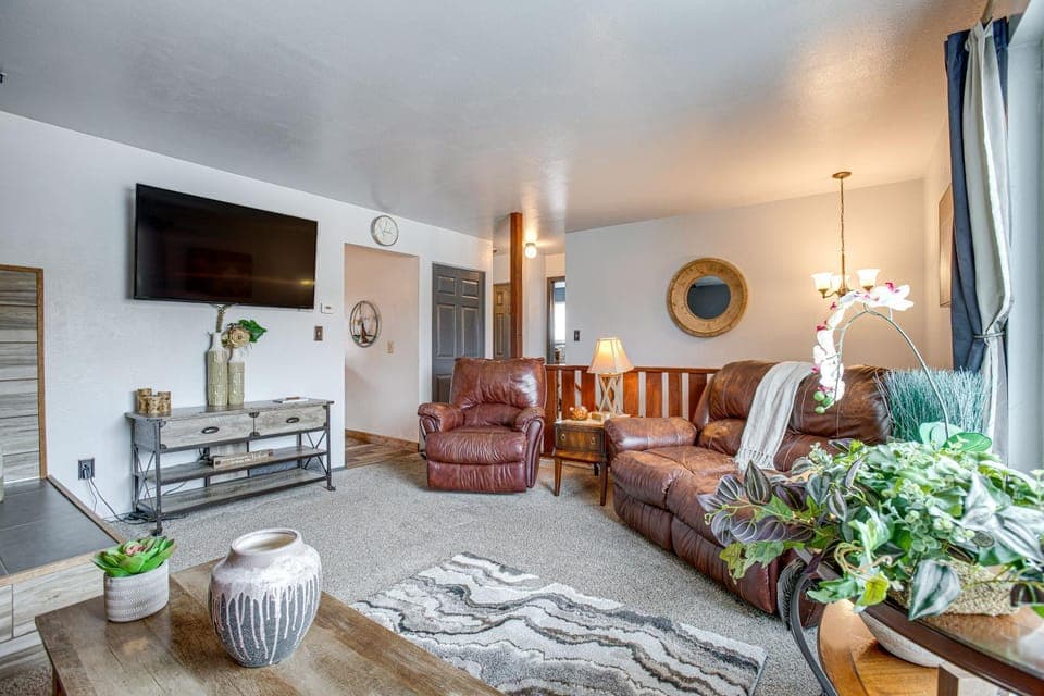 Near Red Rocks, Hiking & Skiing: Kittredge Condo! House in Kittredge
