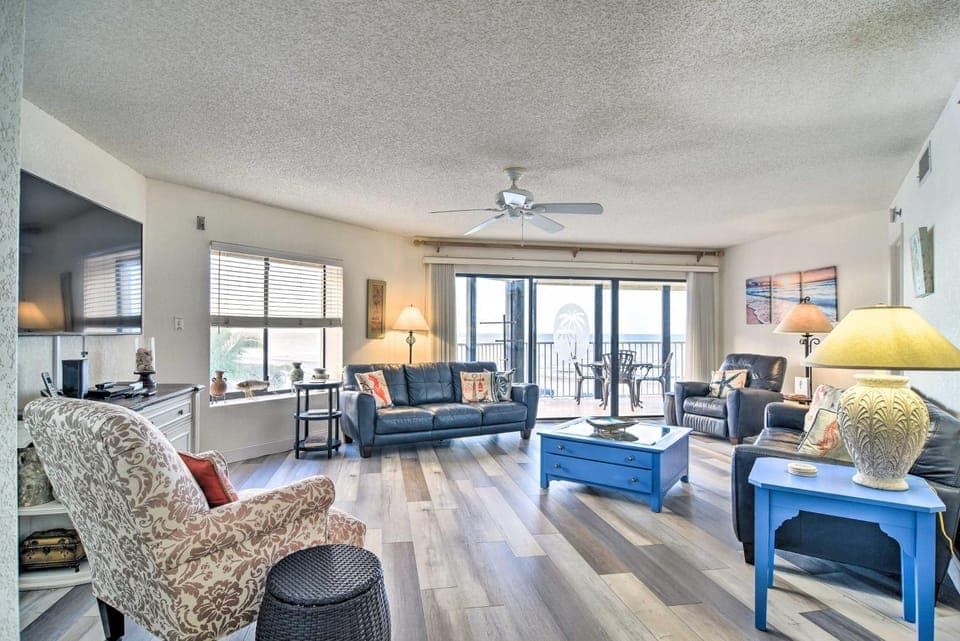 Pool Access & Beach Views: Indian Shores Condo House in Redington Shores