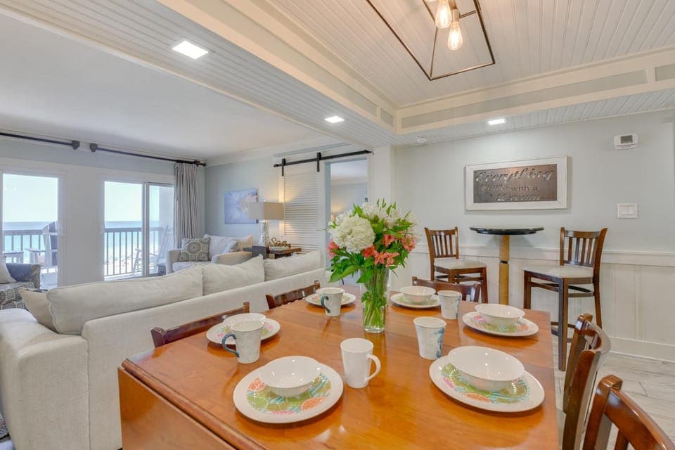 Oceanfront PCB Condo w/ Beach Access & 2 Pools House in Sunnyside