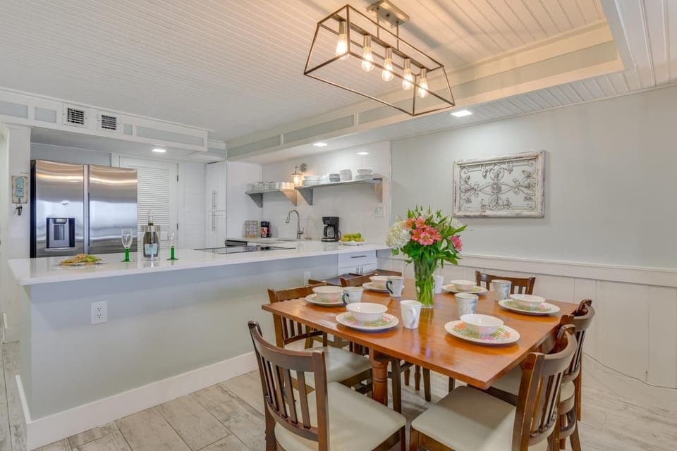 Oceanfront PCB Condo w/ Beach Access & 2 Pools House in Sunnyside