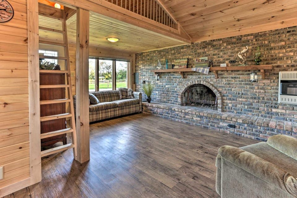 Waterfront Syracuse Home: Deck, Fire Pit & Kayaks House in Indiana