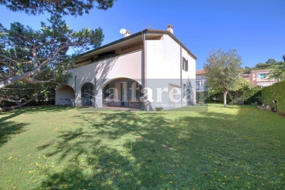 Property building, Garden, Garden view