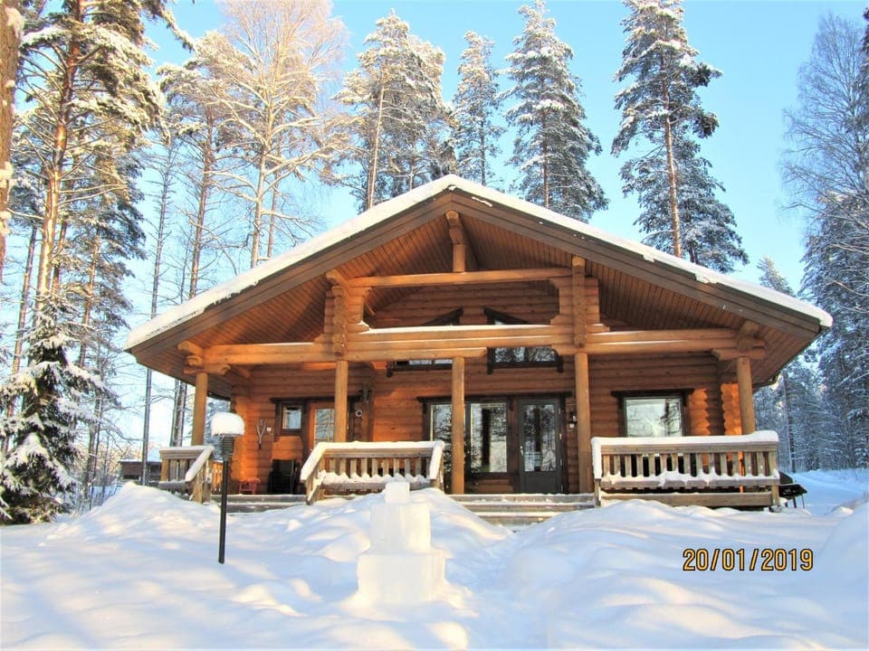 Property building, Facade/entrance, Winter