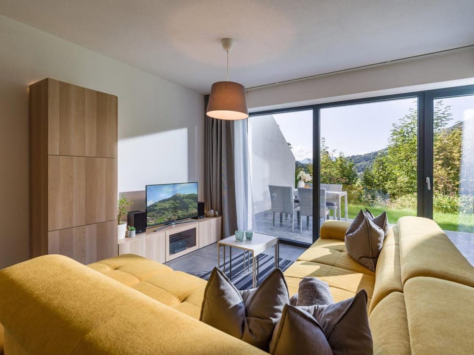 Garden, View (from property/room), Living room