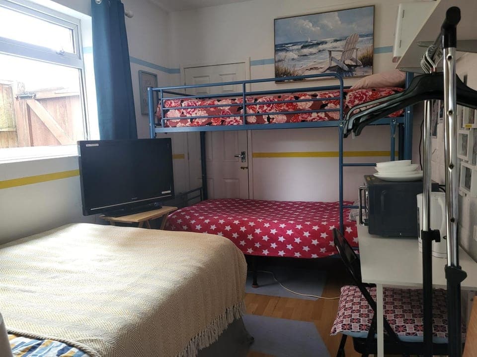 Photo of the whole room, Bedroom