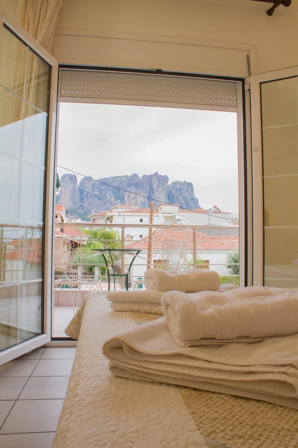 Balcony/Terrace, City view, Mountain view