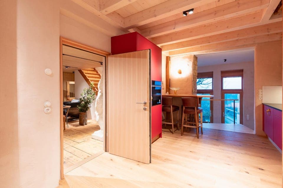 Dining area, kitchen