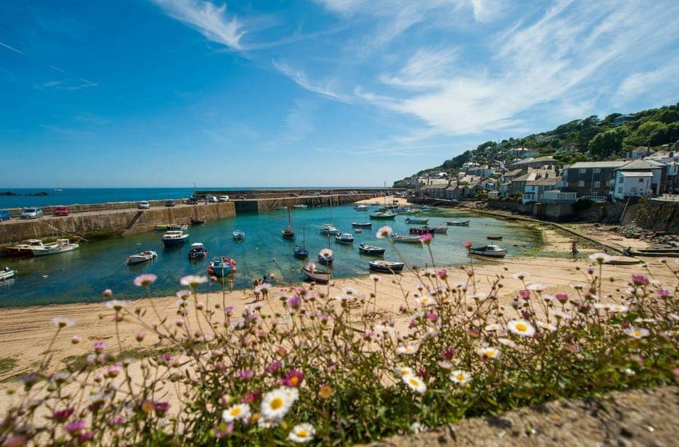 Neighbourhood, Beach