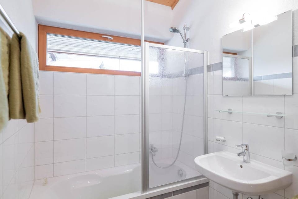 Shower, Bathroom, Bath, towels