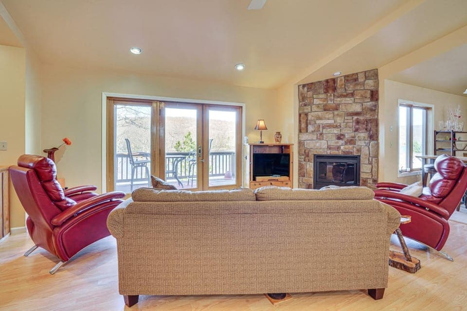 Deep Creek Lake Townhome w/ Deck & Water Views House in Deep Creek Lake
