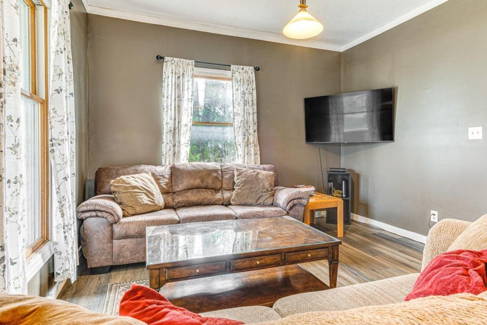 The Junction: Victorian Home in Quaint Fortville! House in Fortville