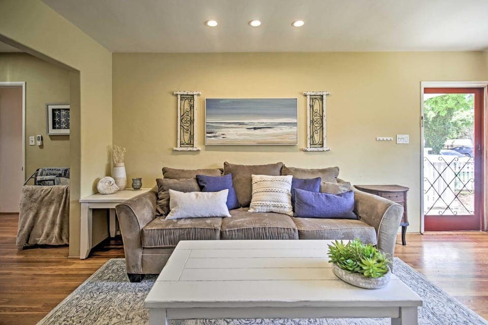 Oceanside Home w/ Yard - Walk to Beach & Pier House in Oceanside