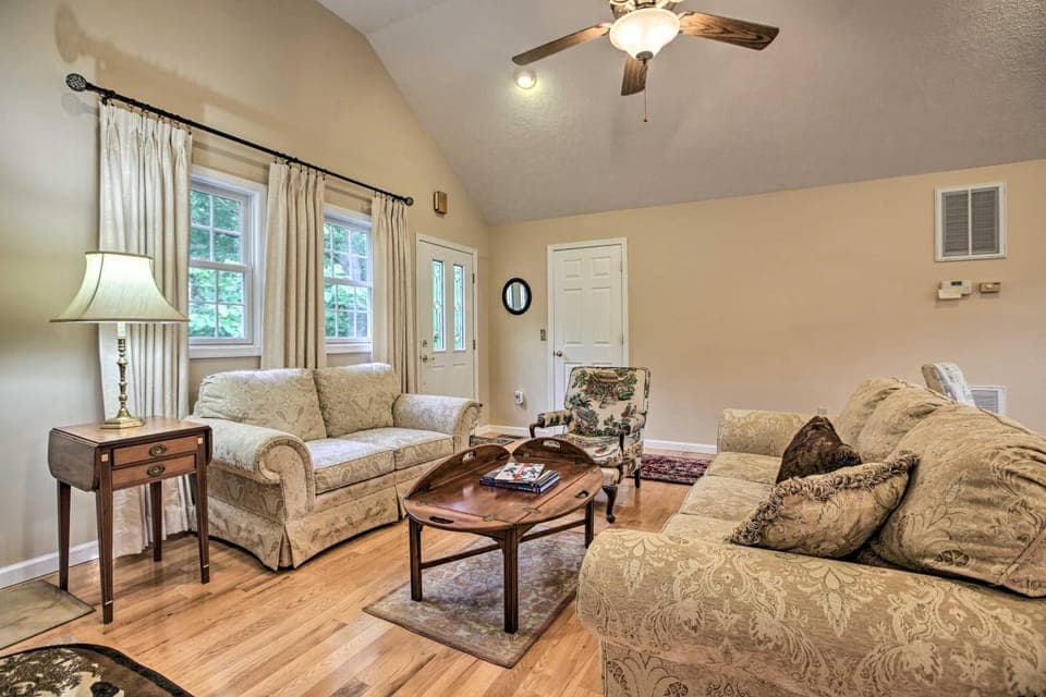 Resort Home on Mountain Golf Course w/ Deck & View House in Massanutten