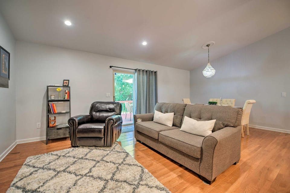 < 2 Mi to the Big House: Family-Friendly Home! House in Ann Arbor