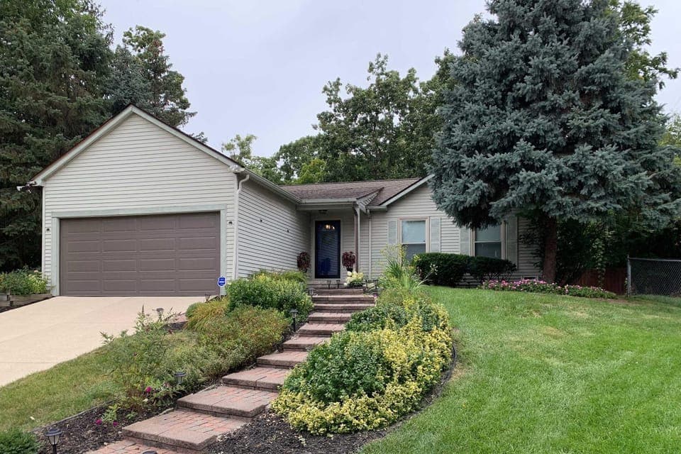 < 2 Mi to the Big House: Family-Friendly Home! House in Ann Arbor