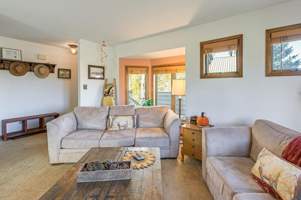 Pagosa Condo w/ Deck, 4 Mi to Hot Springs & Dtwn House in Pagosa Springs