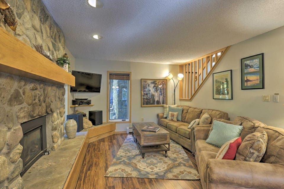 Creekside Frisco Condo w/ Views & Pool Access! House in Frisco
