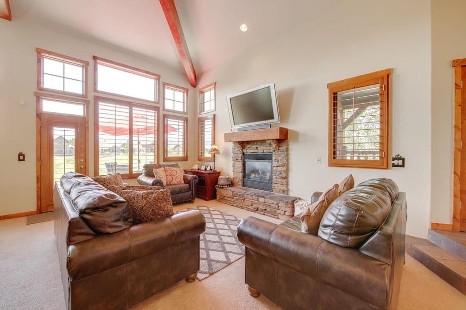 Grand Elk Golf Club On-Site: Mtn-View Home w/ Deck House in Granby