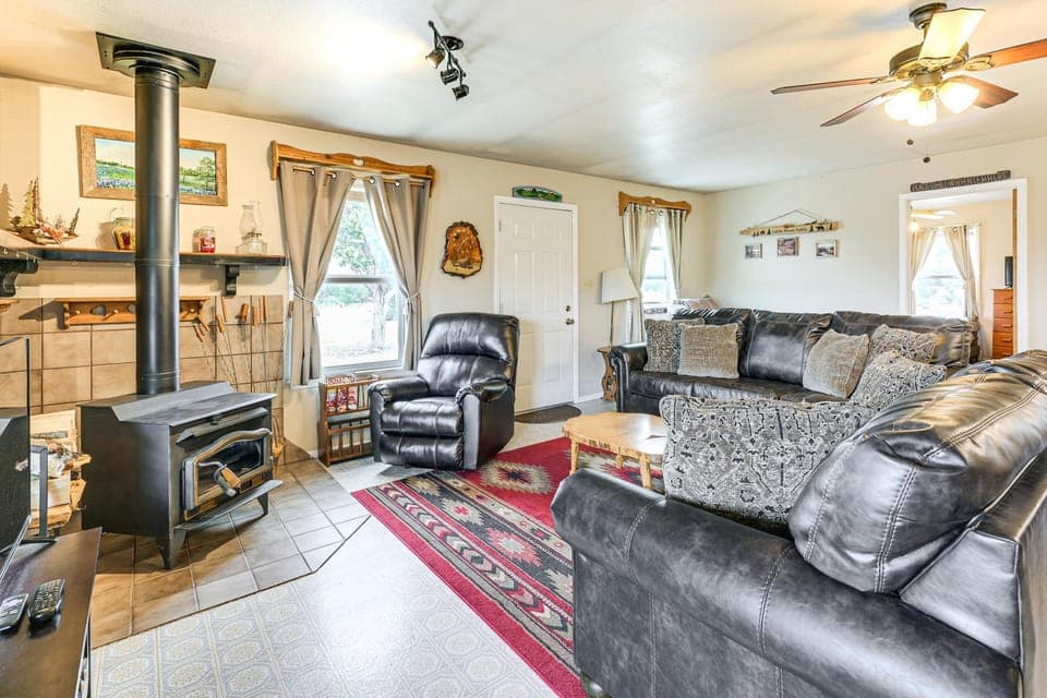 Quiet Pagosa Springs Cabin: Lake & Mountain Views! Cabin in Colorado