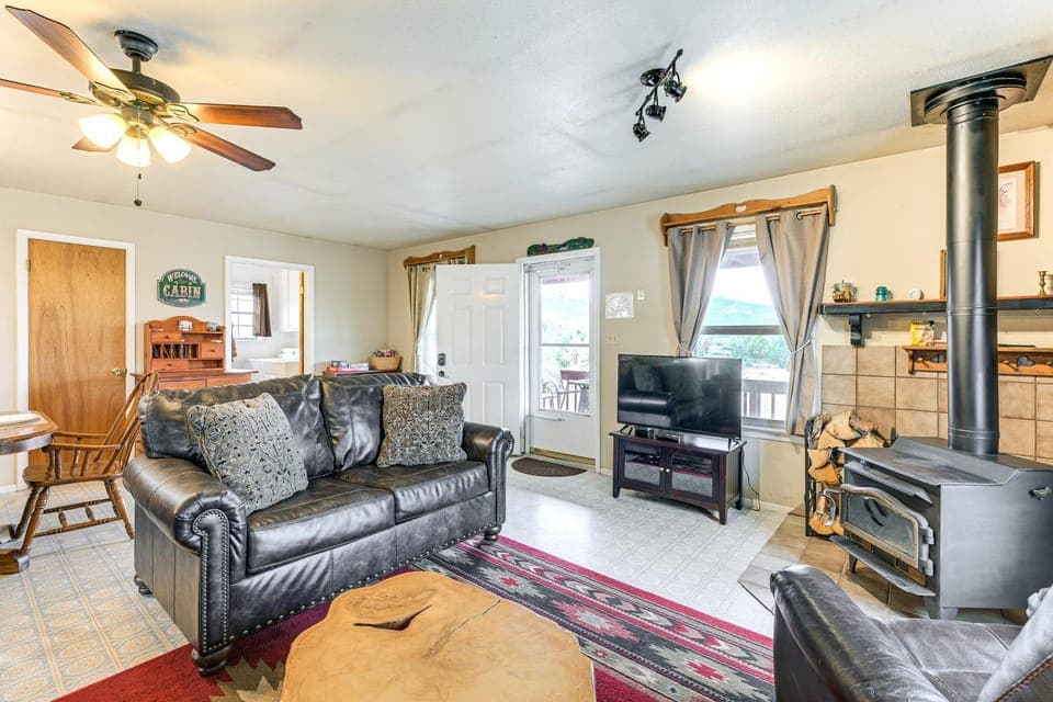 Quiet Pagosa Springs Cabin: Lake & Mountain Views! Cabin in Colorado