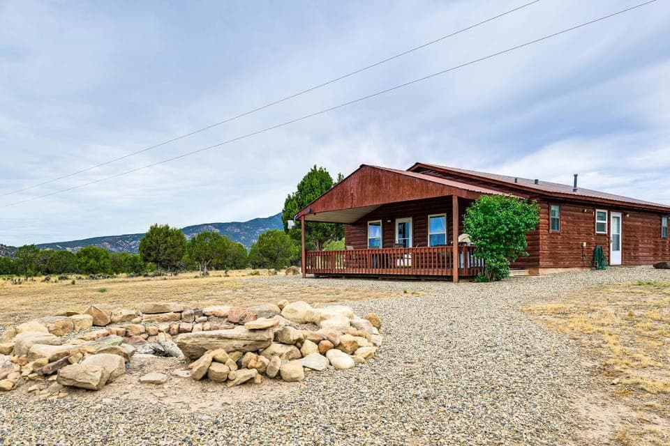 Quiet Pagosa Springs Cabin: Lake & Mountain Views! Cabin in Colorado