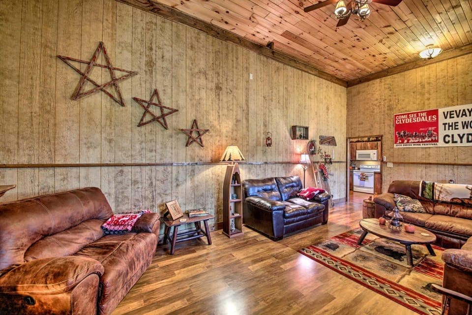 'The Bovard Lodge' Rustic Cabin Near Ohio River! Cabin in Indiana