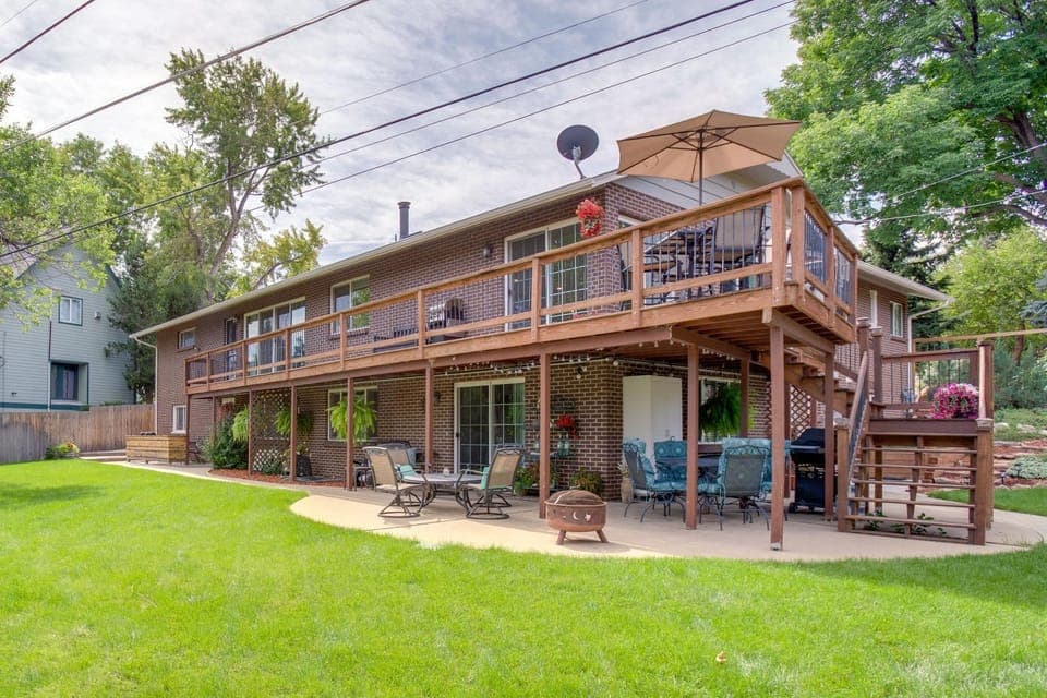 Modern Creekside Home: 9 Mi to Downtown Denver House in Lakewood