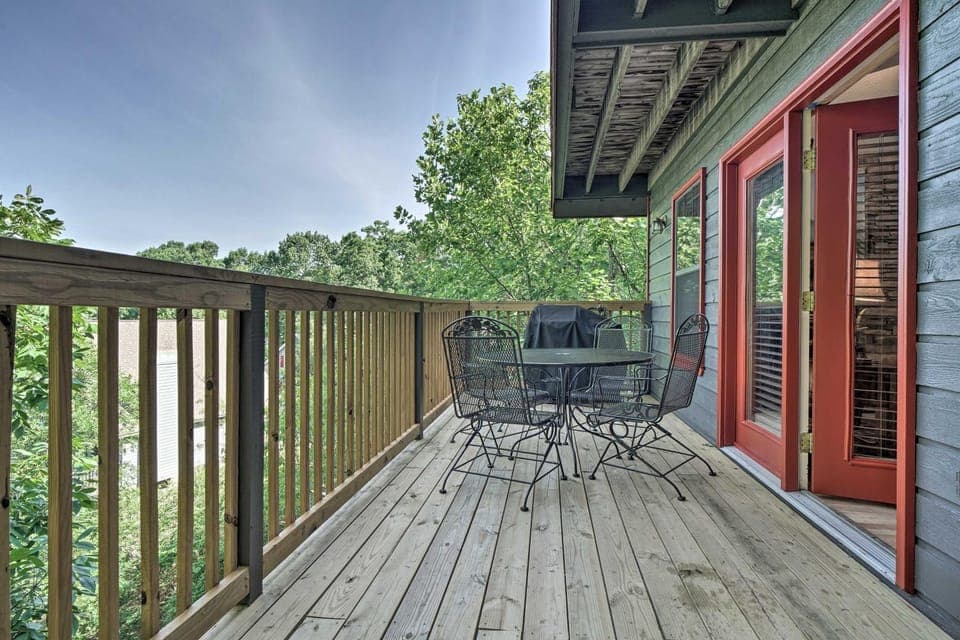 Hot Tub & Private Deck: Rustic Pigeon Forge Cabin Cabin in Pigeon Forge