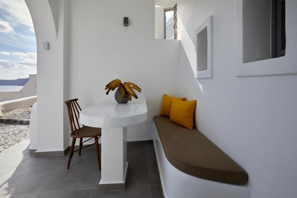 Natural landscape, View (from property/room), Balcony/Terrace, Living room, Seating area, Dining area