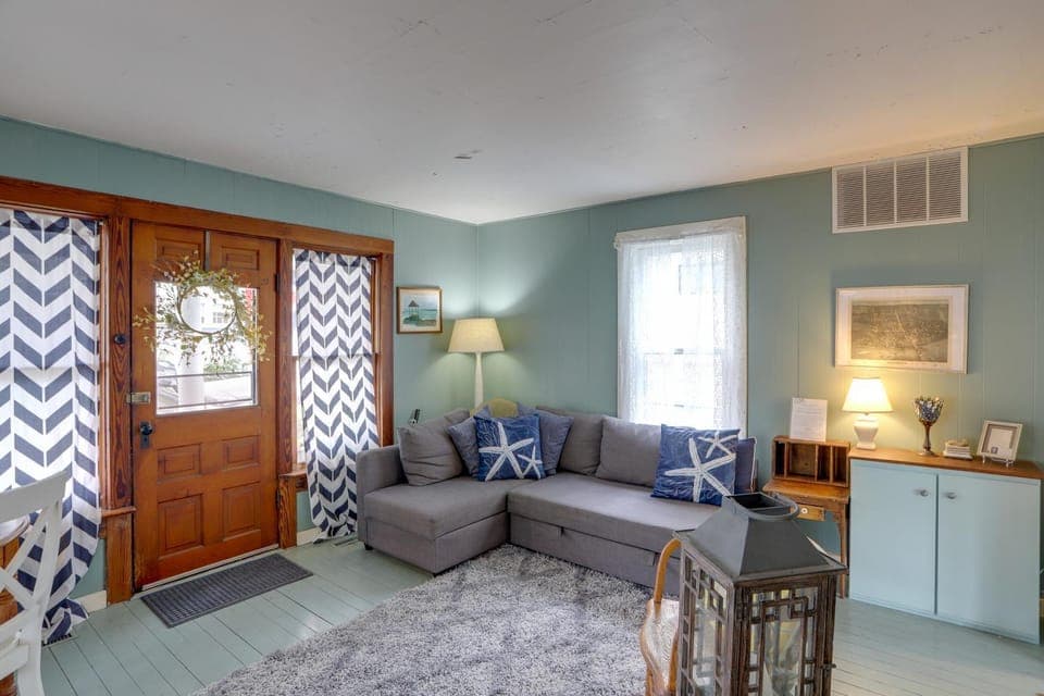 Spacious Lakeside Cottage - 2 Miles to Marblehead! House in Lakeside