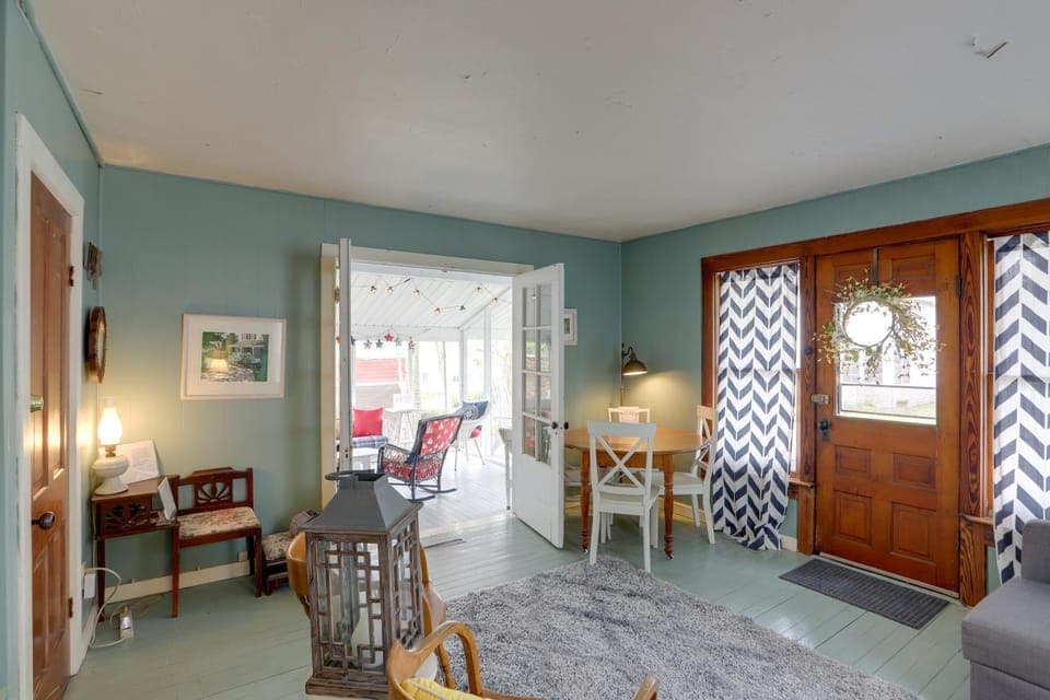 Spacious Lakeside Cottage - 2 Miles to Marblehead! House in Lakeside