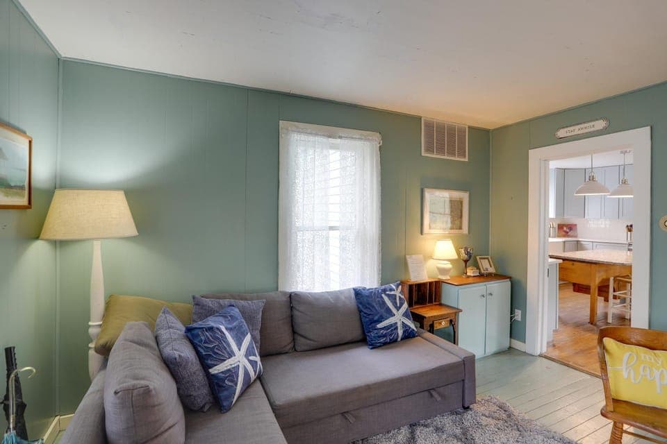 Spacious Lakeside Cottage - 2 Miles to Marblehead! House in Lakeside