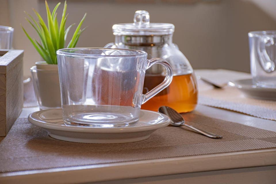 Coffee/tea facilities, Food and drinks