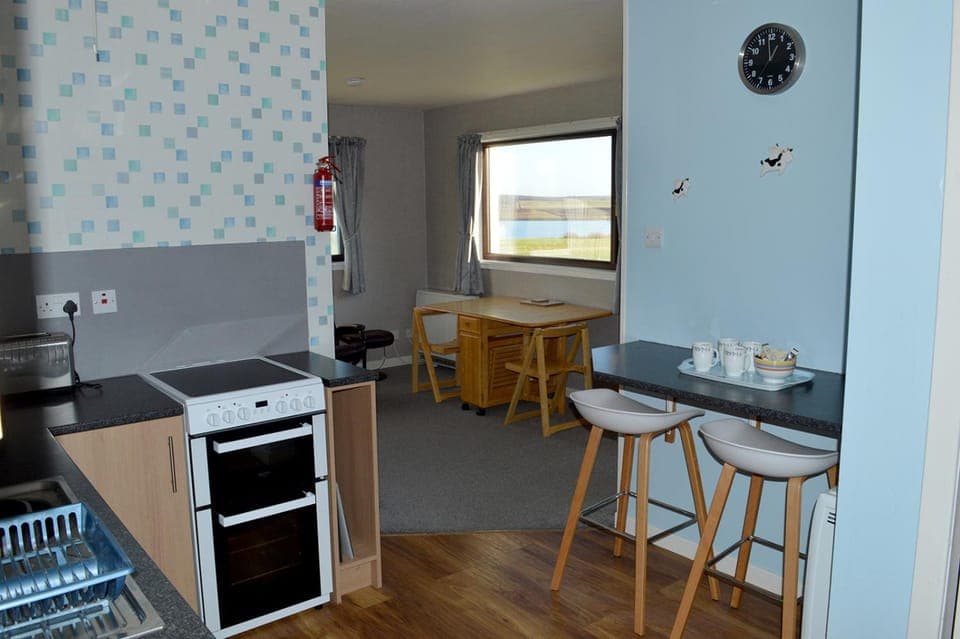 Kitchen or kitchenette, Seating area, toaster