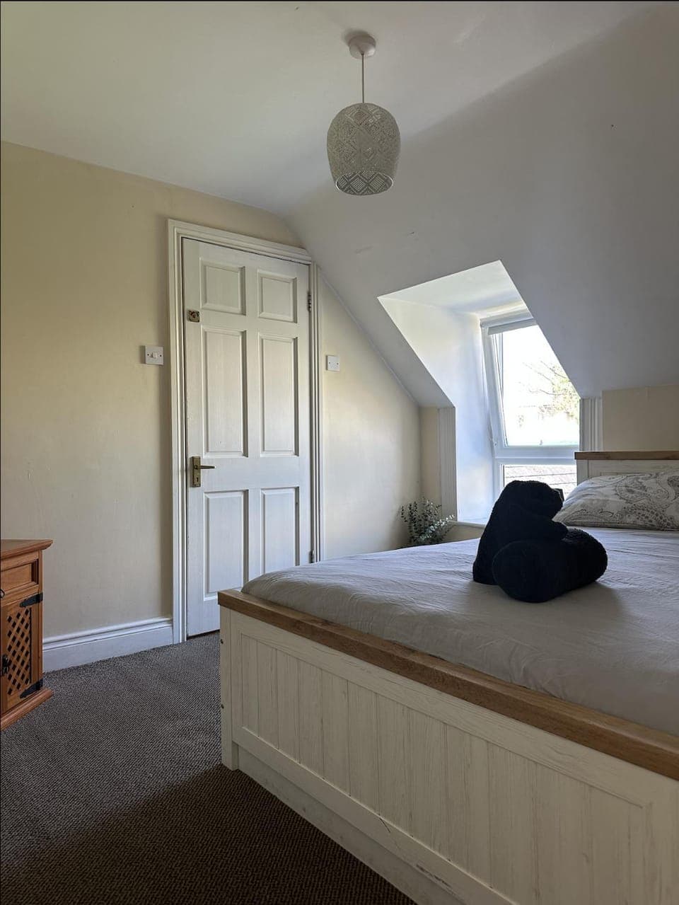 Bed, Photo of the whole room, Bedroom, towels