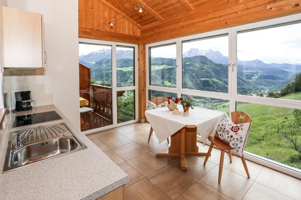 View (from property/room), Kitchen or kitchenette, Living room, Dining area, Mountain view