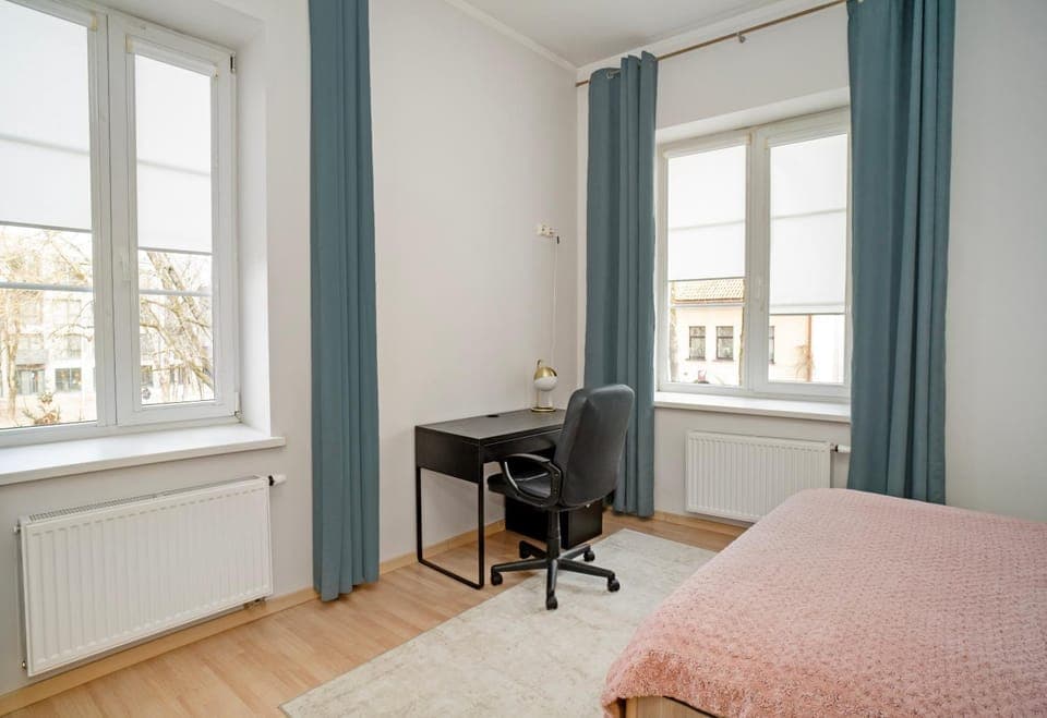 Photo of the whole room, Bedroom