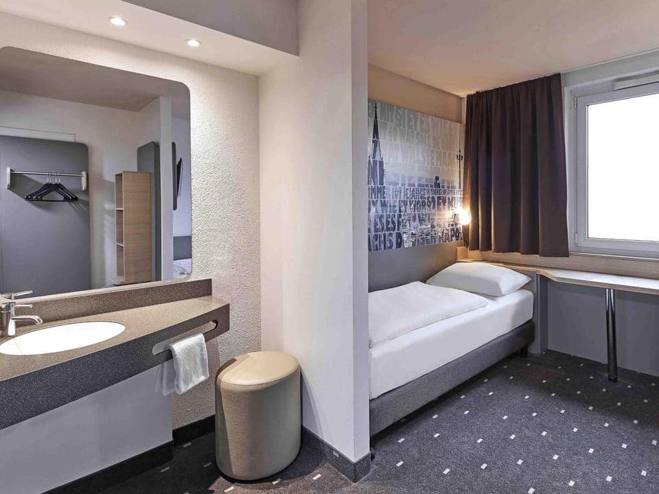 Photo of the whole room, acessibility