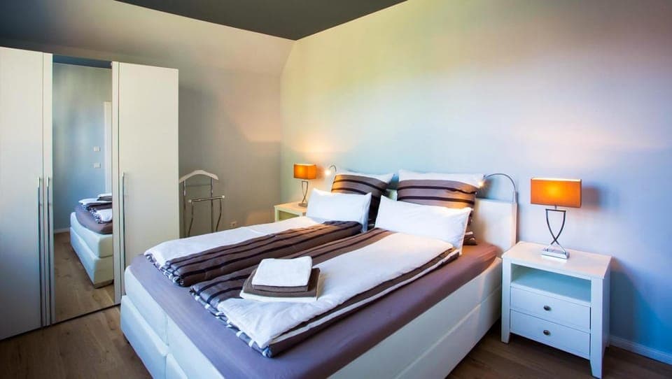 Bed, Photo of the whole room, Bedroom, wardrobe