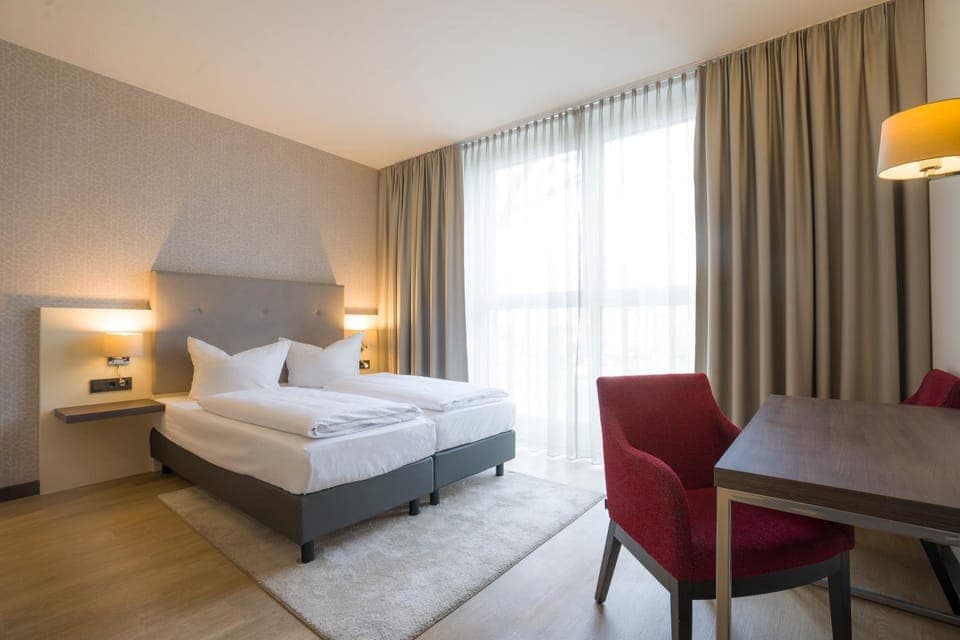 Bed, Living room, Photo of the whole room, Seating area, Bedroom