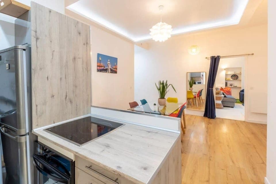 Kitchen or kitchenette, oven