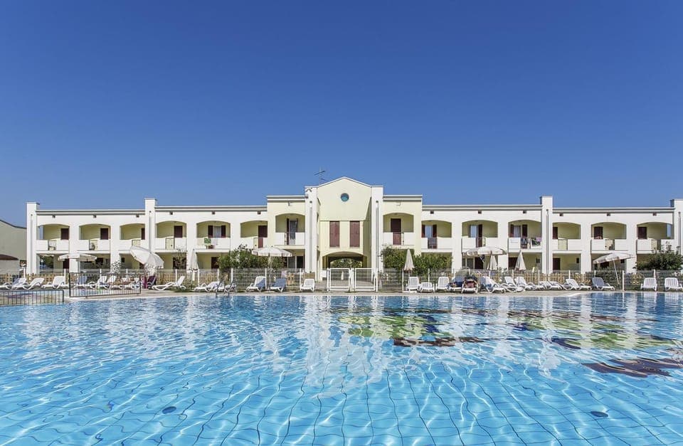 Property building, Facade/entrance, Swimming pool