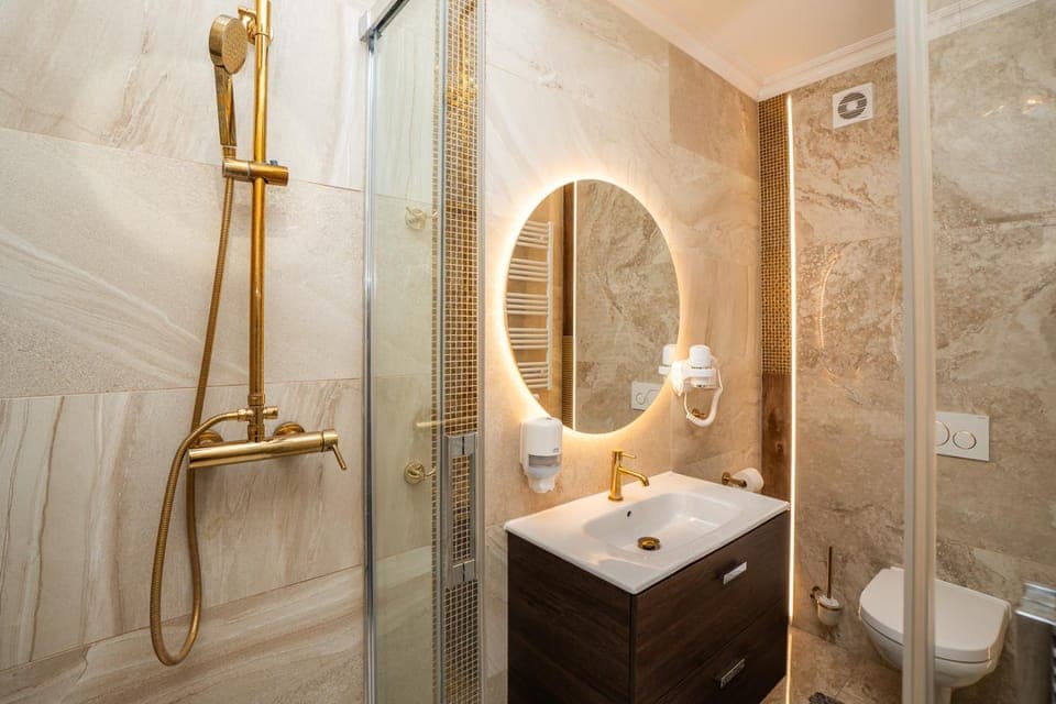 Shower, Toilet, Bathroom