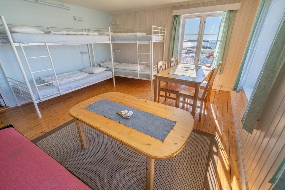 Bedroom, bunk bed
