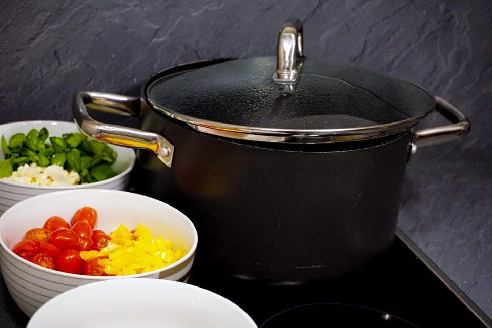 Kitchen or kitchenette, Food and drinks, Food