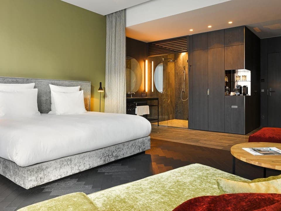 Shower, Bed, Bathroom, Photo of the whole room