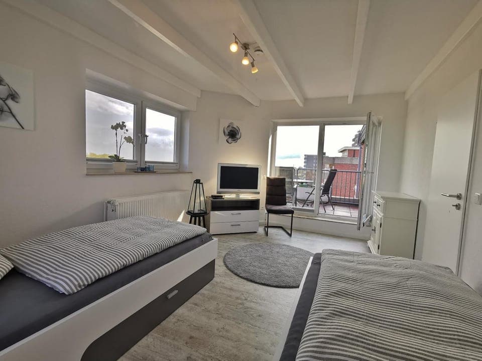 Bed, TV and multimedia, Balcony/Terrace, Bedroom