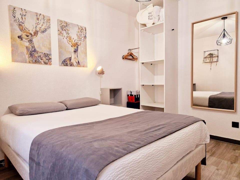 Bed, Photo of the whole room, Bedroom, wardrobe